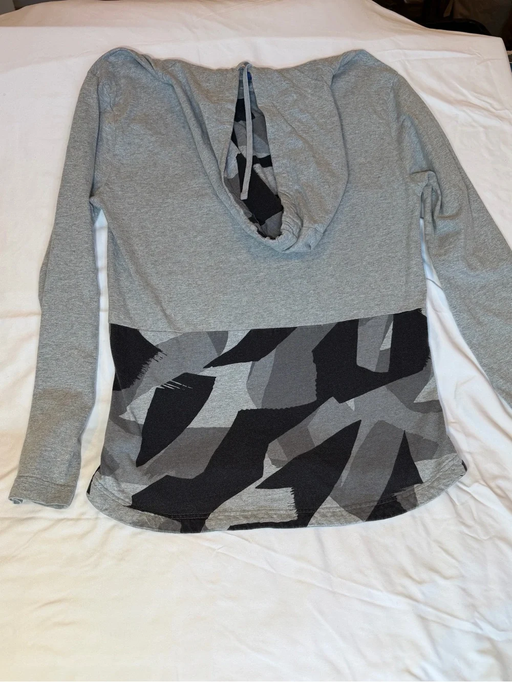 Nike Men’s Gray Pullover Hoodie Size L Logo Drawstring